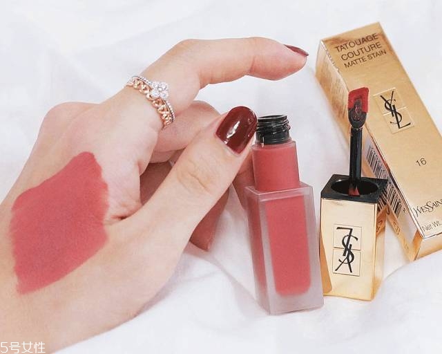 �����ʺ�ʲô��ɫ�ں죿������ɫ���԰�